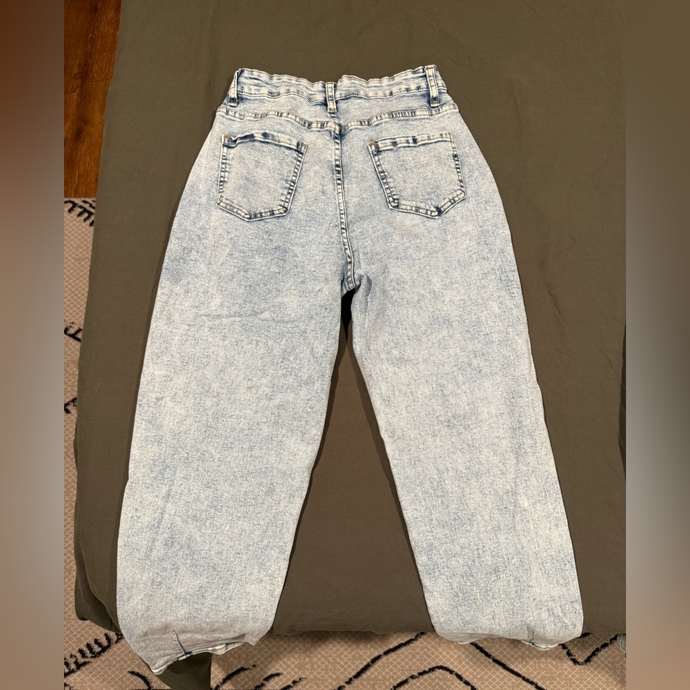 Acid Wash/Vintage-Like Blue Women's Jeans - Picture 3 of 4